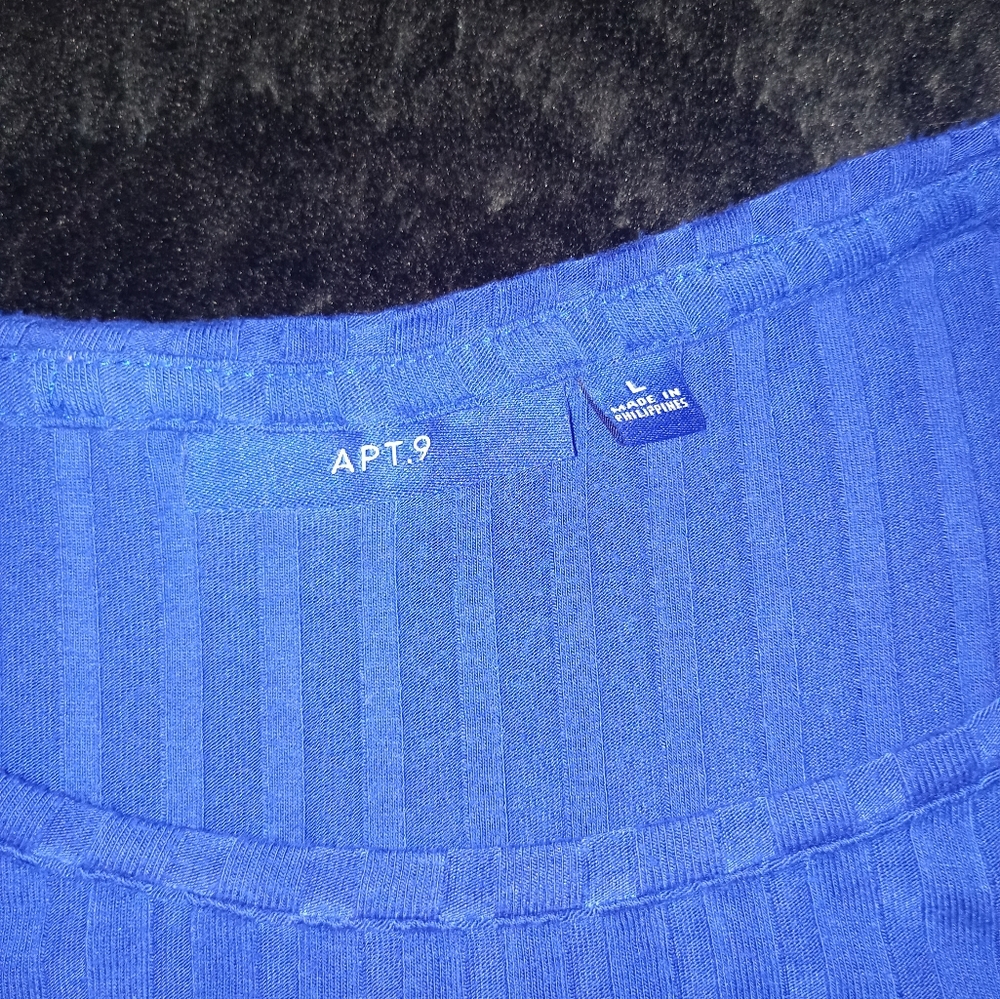 Blue top - Picture 2 of 3